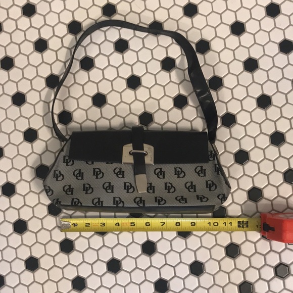 Smaller Designer purse - Picture 2 of 6